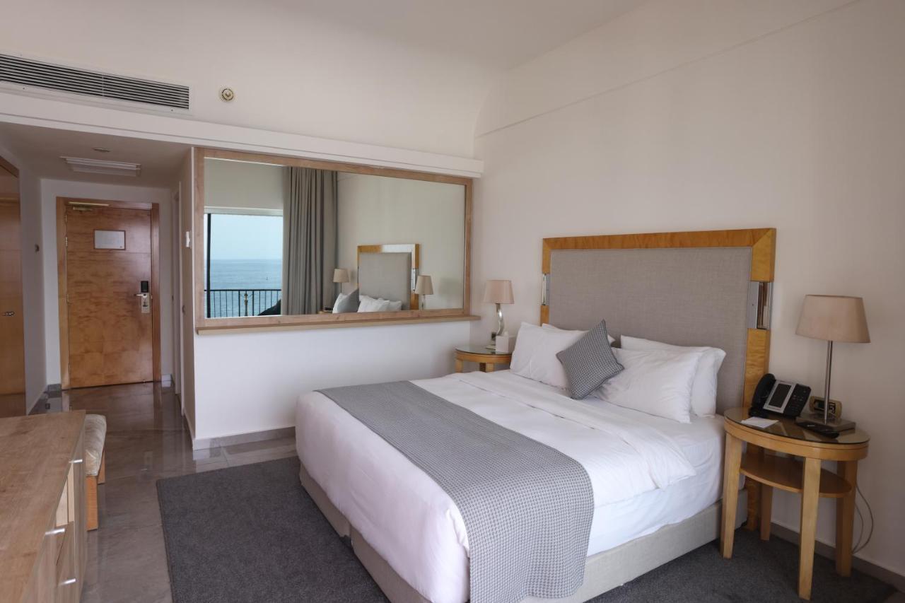 Riviera Hotel And Beach Lounge, Beirut Bagian luar foto