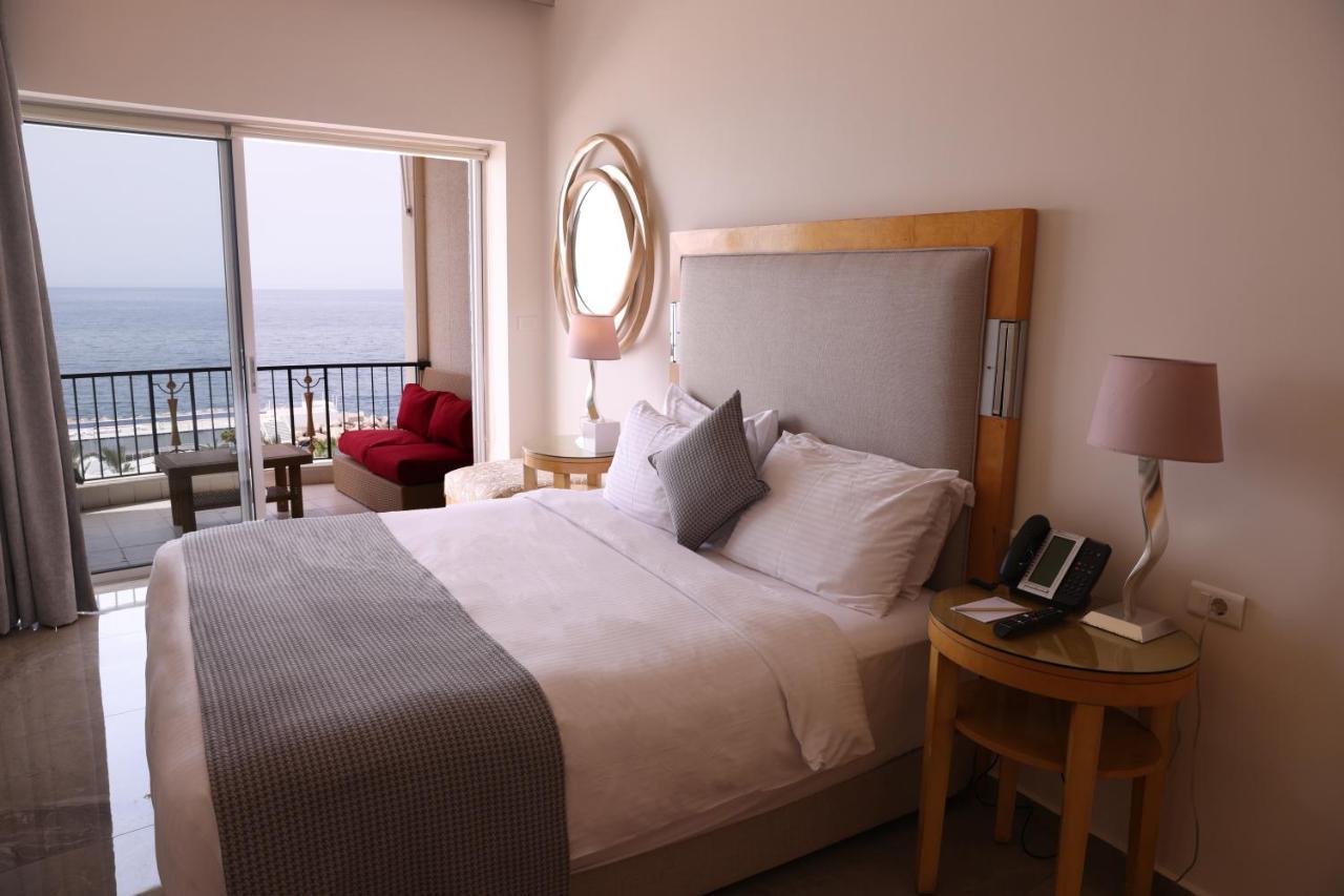 Riviera Hotel And Beach Lounge, Beirut Bagian luar foto
