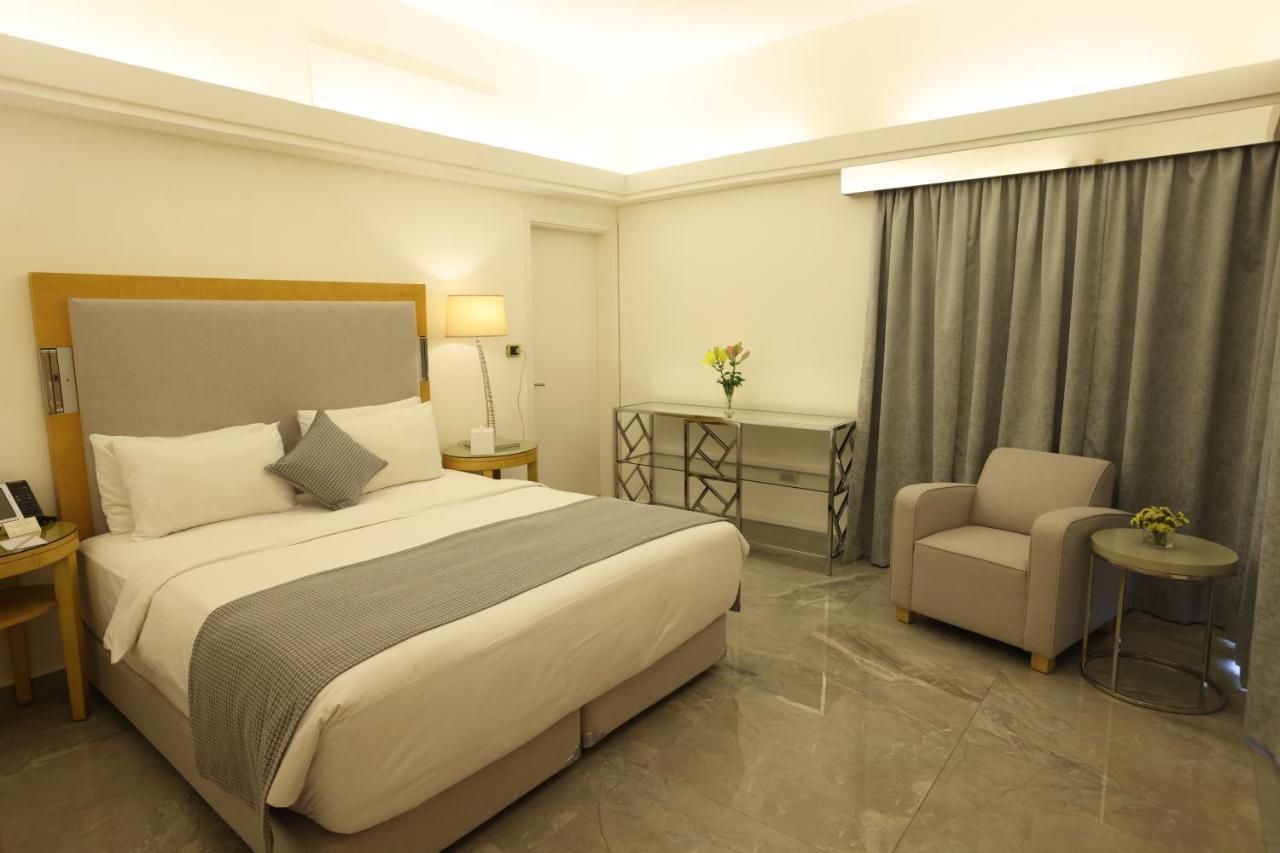 Riviera Hotel And Beach Lounge, Beirut Bagian luar foto