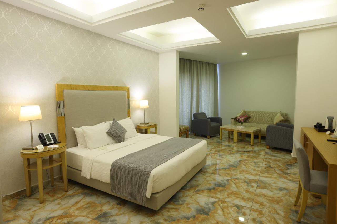Riviera Hotel And Beach Lounge, Beirut Bagian luar foto