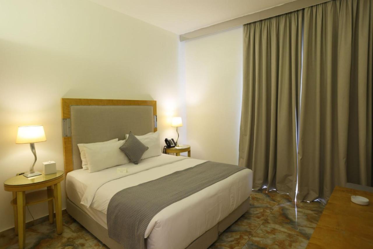 Riviera Hotel And Beach Lounge, Beirut Bagian luar foto