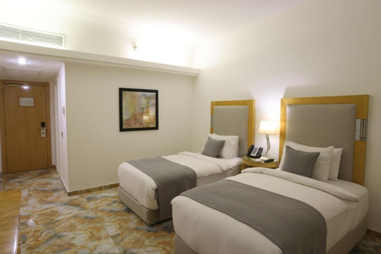 Riviera Hotel And Beach Lounge, Beirut Bagian luar foto