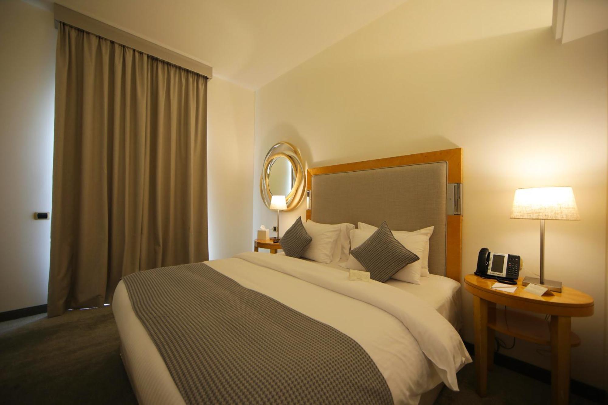 Riviera Hotel And Beach Lounge, Beirut Bagian luar foto
