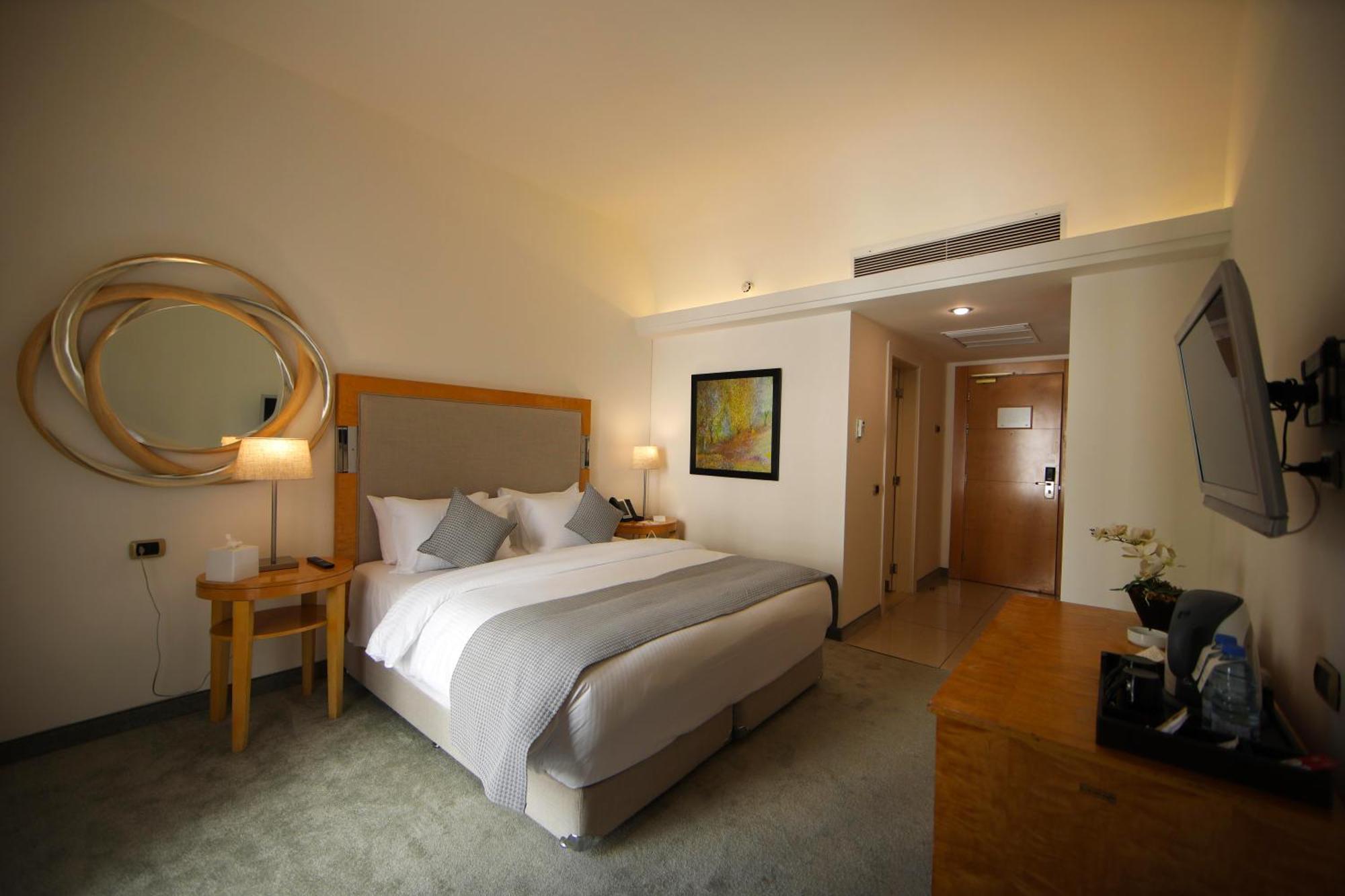 Riviera Hotel And Beach Lounge, Beirut Bagian luar foto