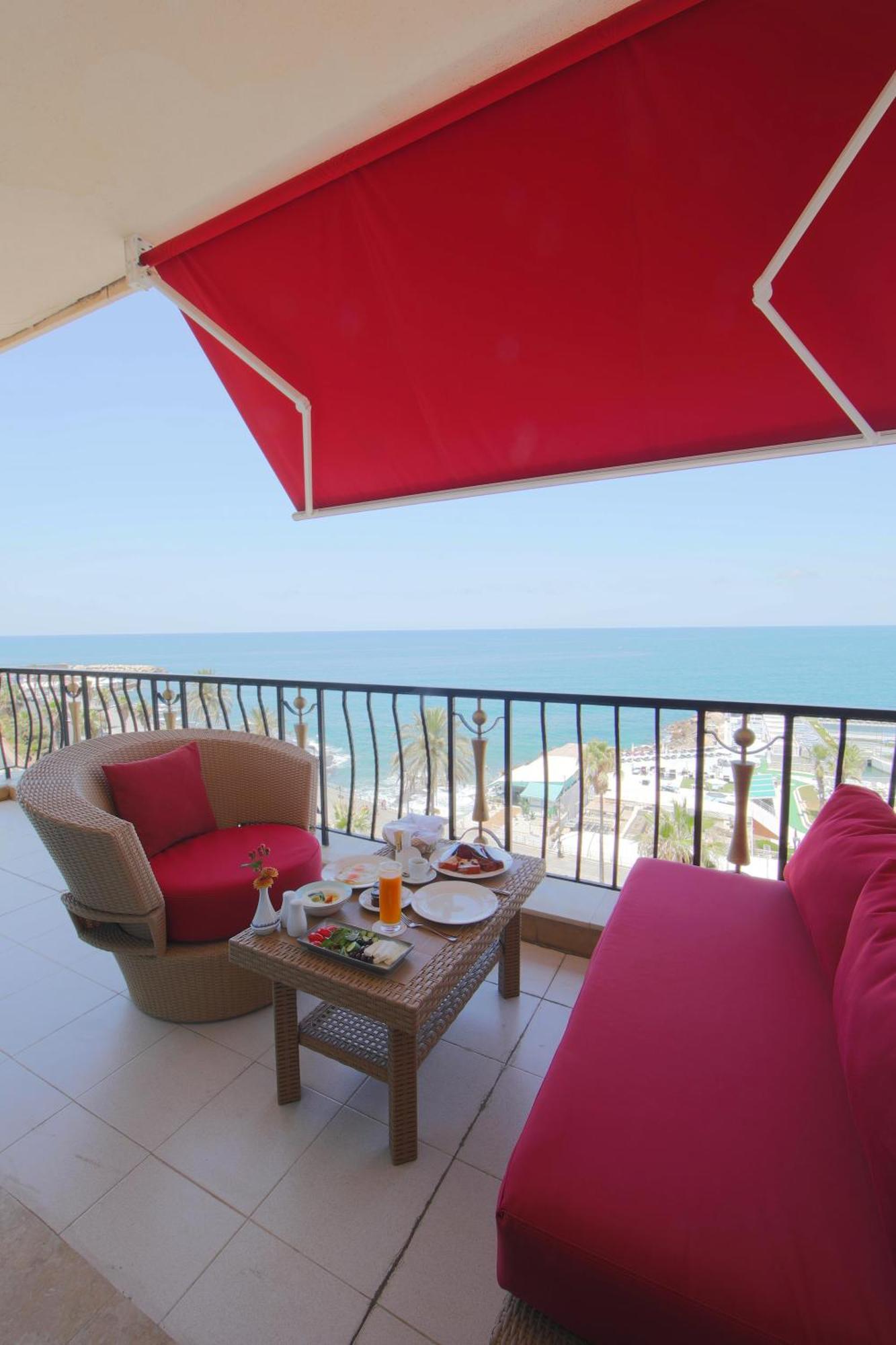 Riviera Hotel And Beach Lounge, Beirut Bagian luar foto